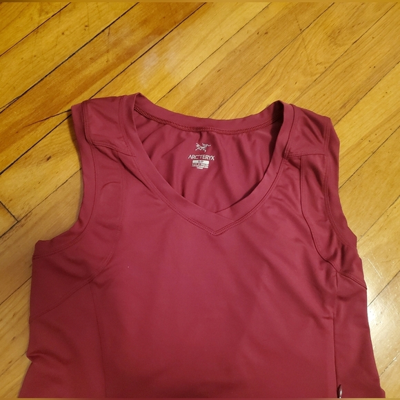 Arc'teryx Solterra v neck sleeveless dress. Pink, red. Size S. Stretchy. Soft. - Picture 5 of 9